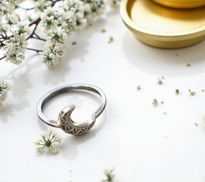 🌙 Selah Moon Ring
