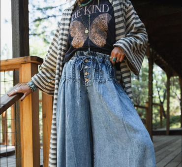 Be Kind Mineral-Wash Graphic Tee