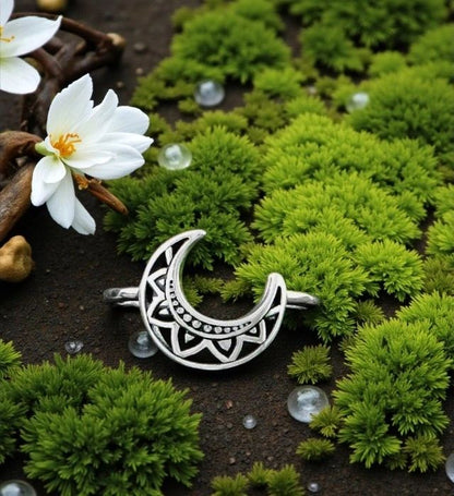 🌙 Selah Moon Ring