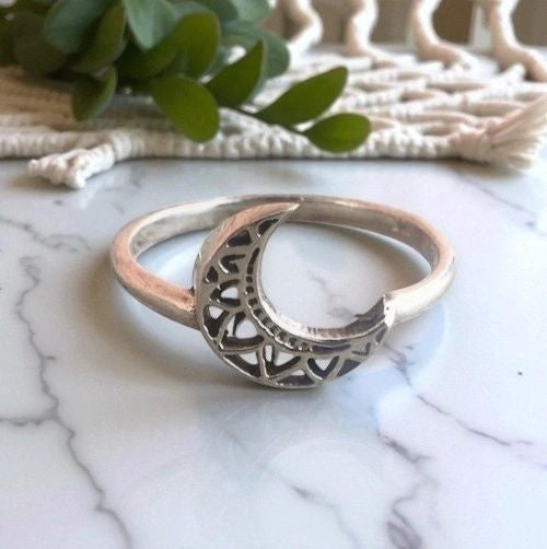 🌙 Selah Moon Ring